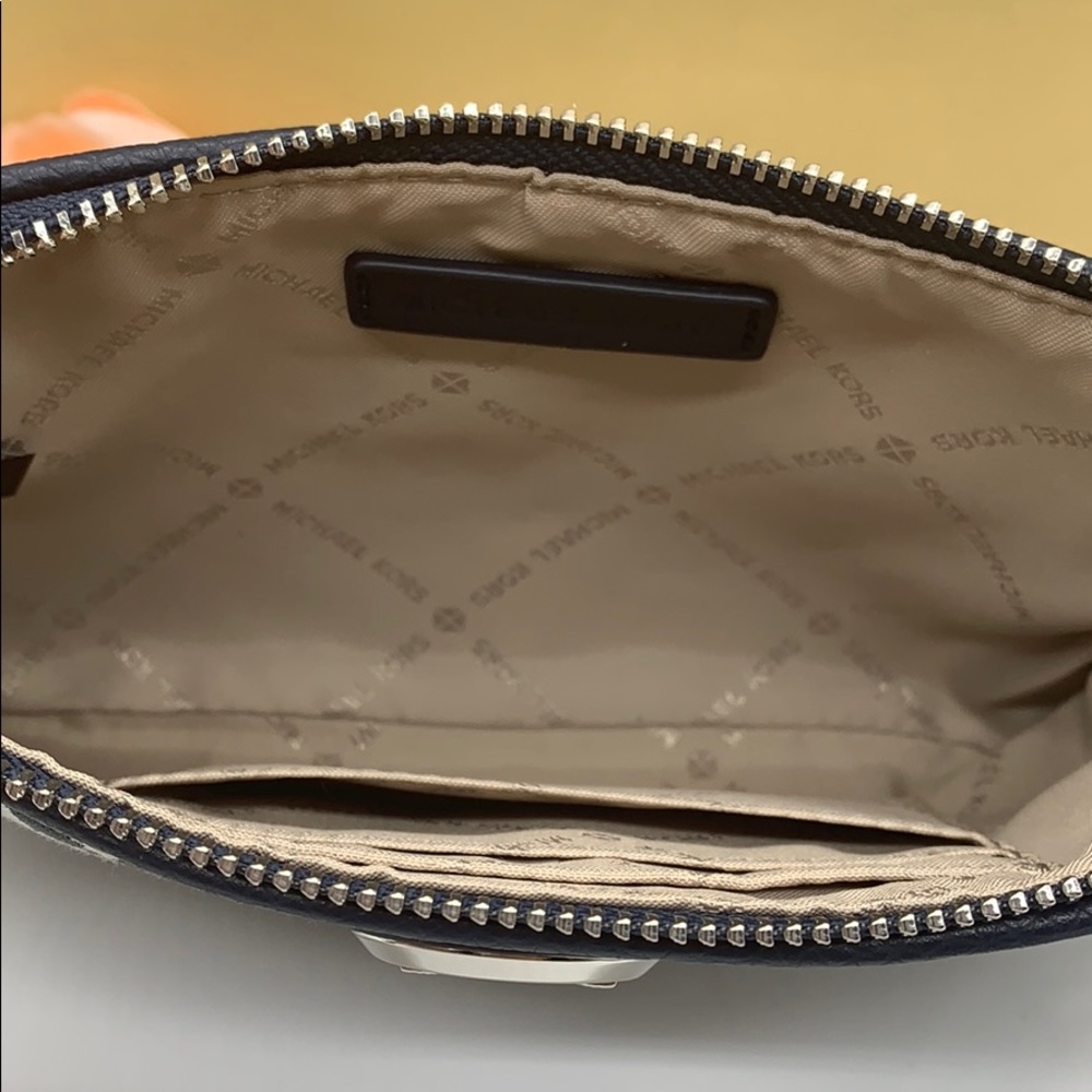 MICHAEL KORS BEDFORD LG EW TZ TOTE &Lg TZ Wristlet - Picture 10 of 11